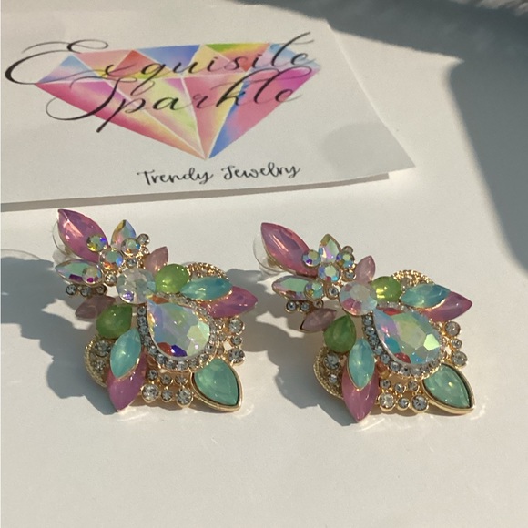 -🌸Iridescent Light Pastel Colored GoldTone Crystal Drop Post back Earrings - Picture 15 of 16